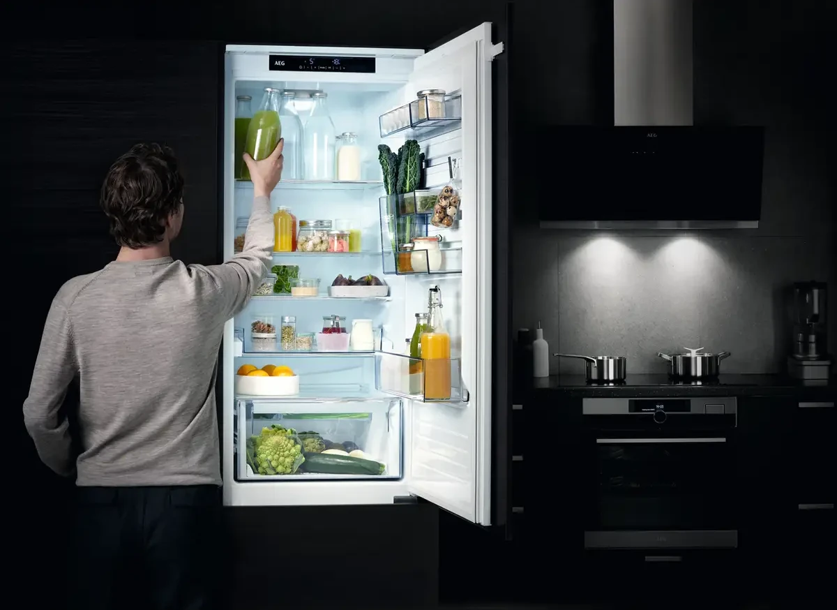 AEG SCB819E8TS MultiSpace 800 lisaruumi lahendus