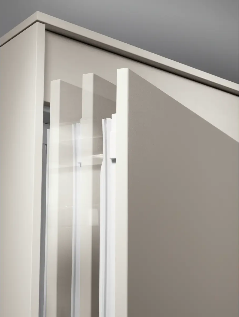 AEG sügavkülmiku pehmelt ja vaikselt sulguvad uksed