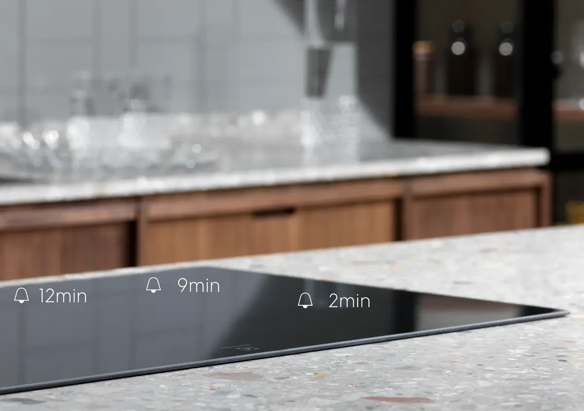 Induktsioonpliidiplaat, mille igale keedualale saab määrata individuaalse taimeri