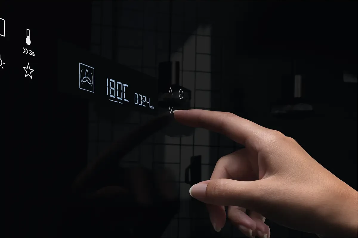 Electrolux COE7P31V puutetundlik juhtpaneel ja sküstkristallekraan küpsetusrežiimide valimiseks