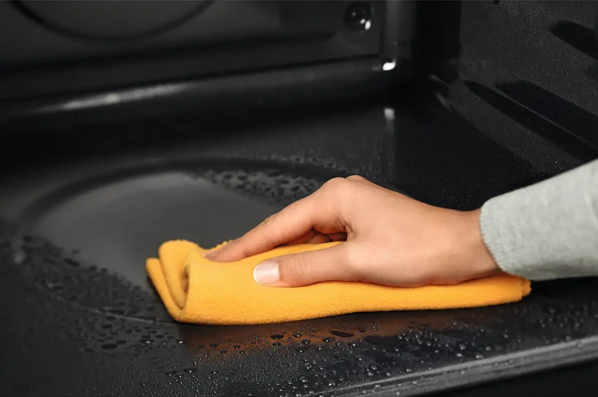 Electrolux AquaClean funktsioon lihtsustab ahju puhastamist