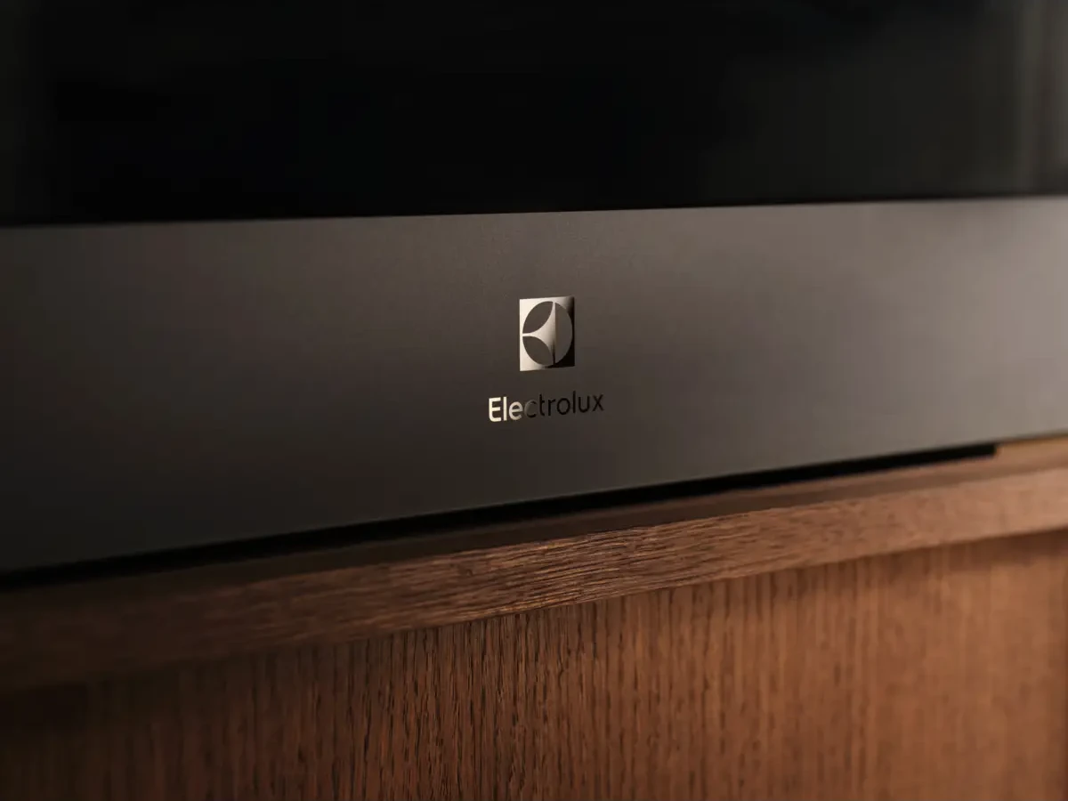 Electrolux EVM9E2XT integreeritav matt must mikrolaineahi kaasaegses köögis