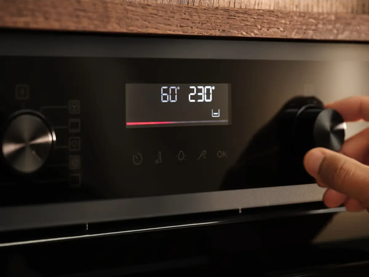 Electrolux KOFDP46BK ahju LED EXPlore ekraan ja puutenupud lihtsaks juhtimiseks