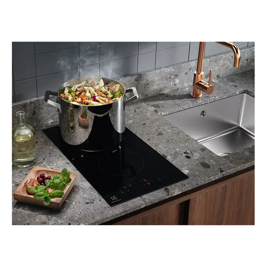 Kahekeedualaga klaaskeraamiline elektripliidiplaat ELECTROLUX LHR3233CK, integreeritav, 30 cm, 2900 W, puutetundlik juhtimine, taimer, lapselukk, jääkkuumuse indikaator, must – 2
