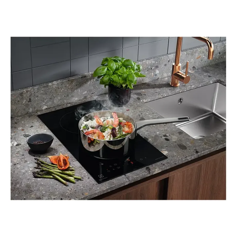 2-tsooniline induktsioonpliidiplaat väikesele köögile ELECTROLUX LIT30230C, 30 cm, 3650 W, vitrokeramika, puutetundlik juhtimine, must, pealtpaigaldus – 2