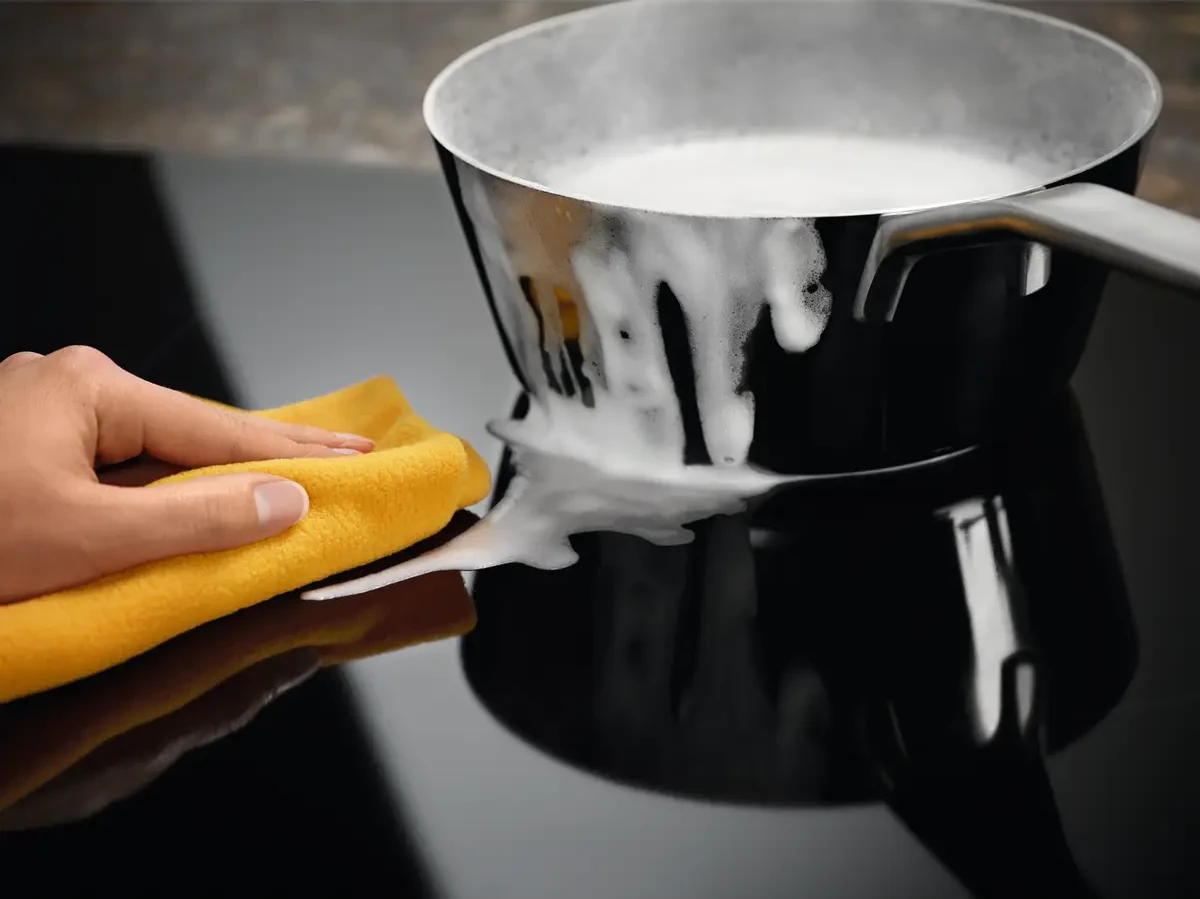 Electrolux LIT30230C induktsioonpliidiplaat köögitööpinnal