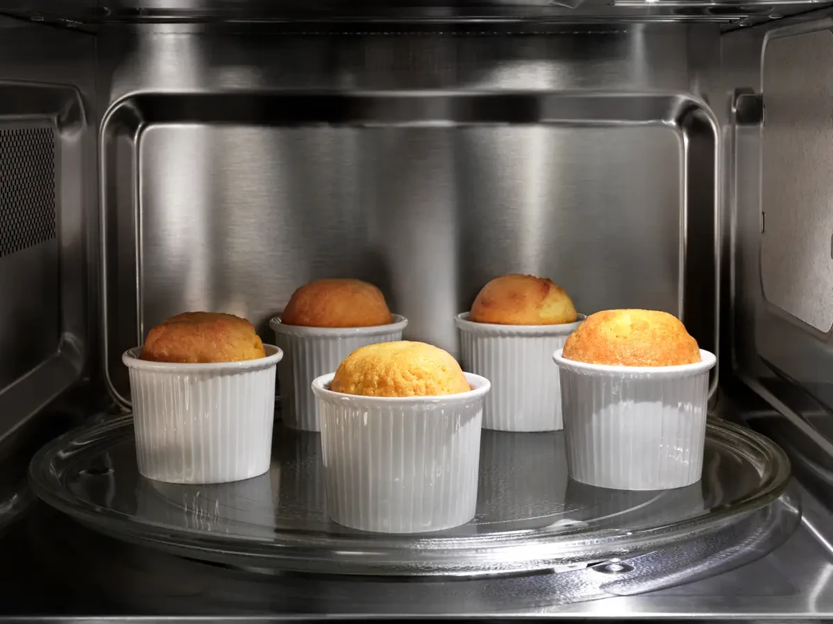 Electrolux LMS2203EMX integreeritav mikrolaineahi igapäevaseks toidu soojendamiseks ja sulatamiseks