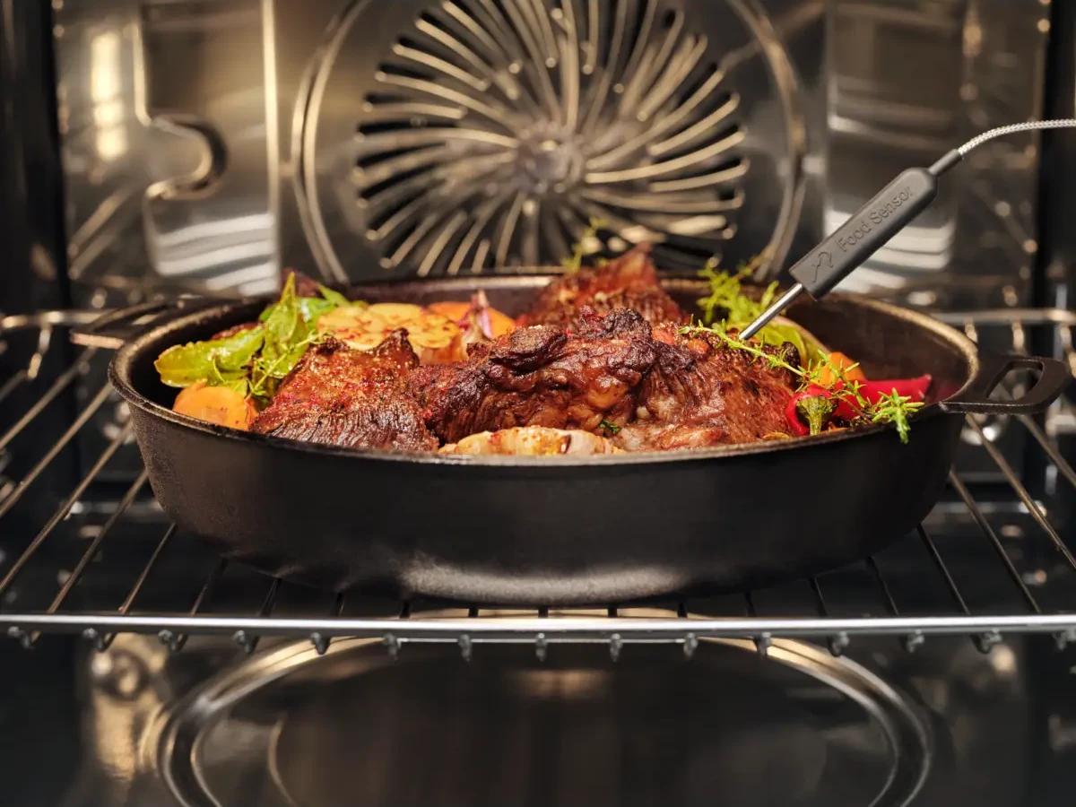 Electrolux LOE8P39Z sisseehitatud liha termomeeter täpseks sisetemperatuuri jälgimiseks