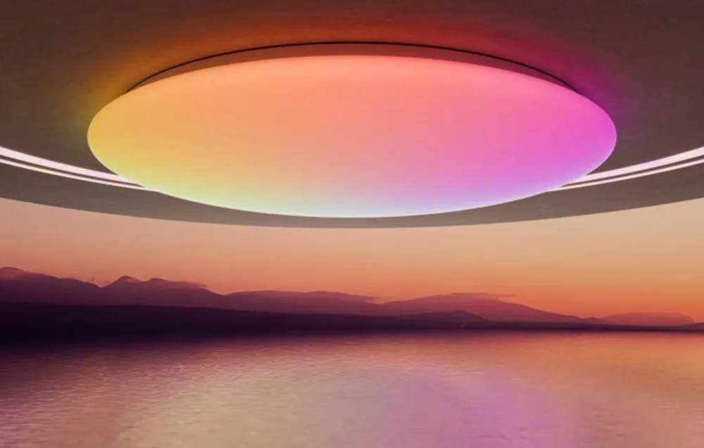 Ümmargune LED-laelamp vikerkaarevärvides päikeseloojangu taustal.