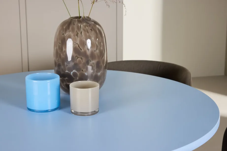 Ümmargune sinine söögilaud Bootcut ja pruunid polüesterlinast toolid Edina, GR24760 – 10