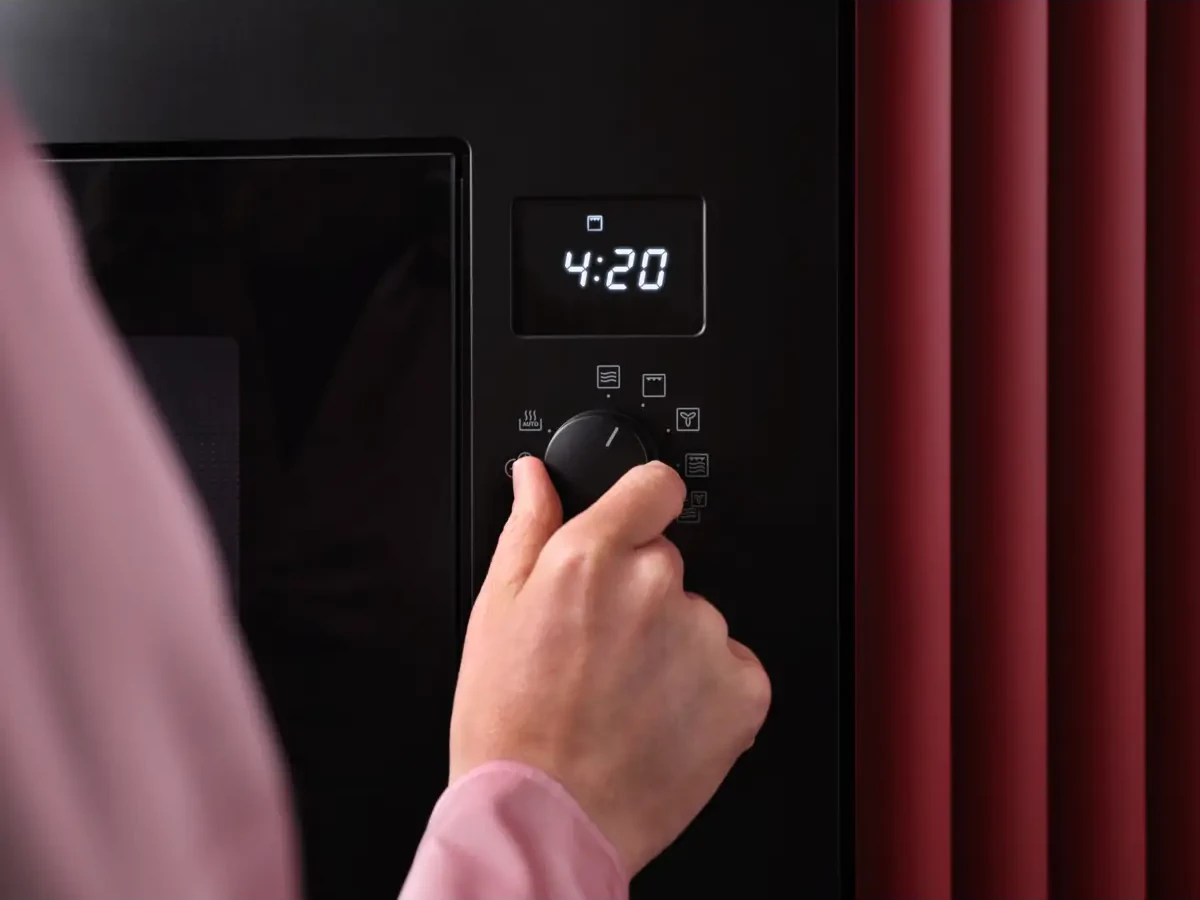 AEG mikrolaineahju lihtne paigaldus köögimööblisse