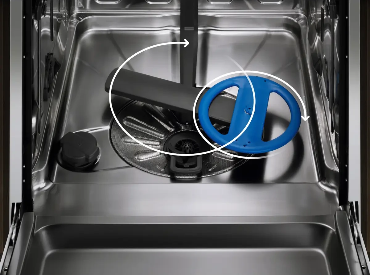 Electrolux EES47400L SatelliteClean pihustiga veejaotus tihedalt paigutatud nõude vahel