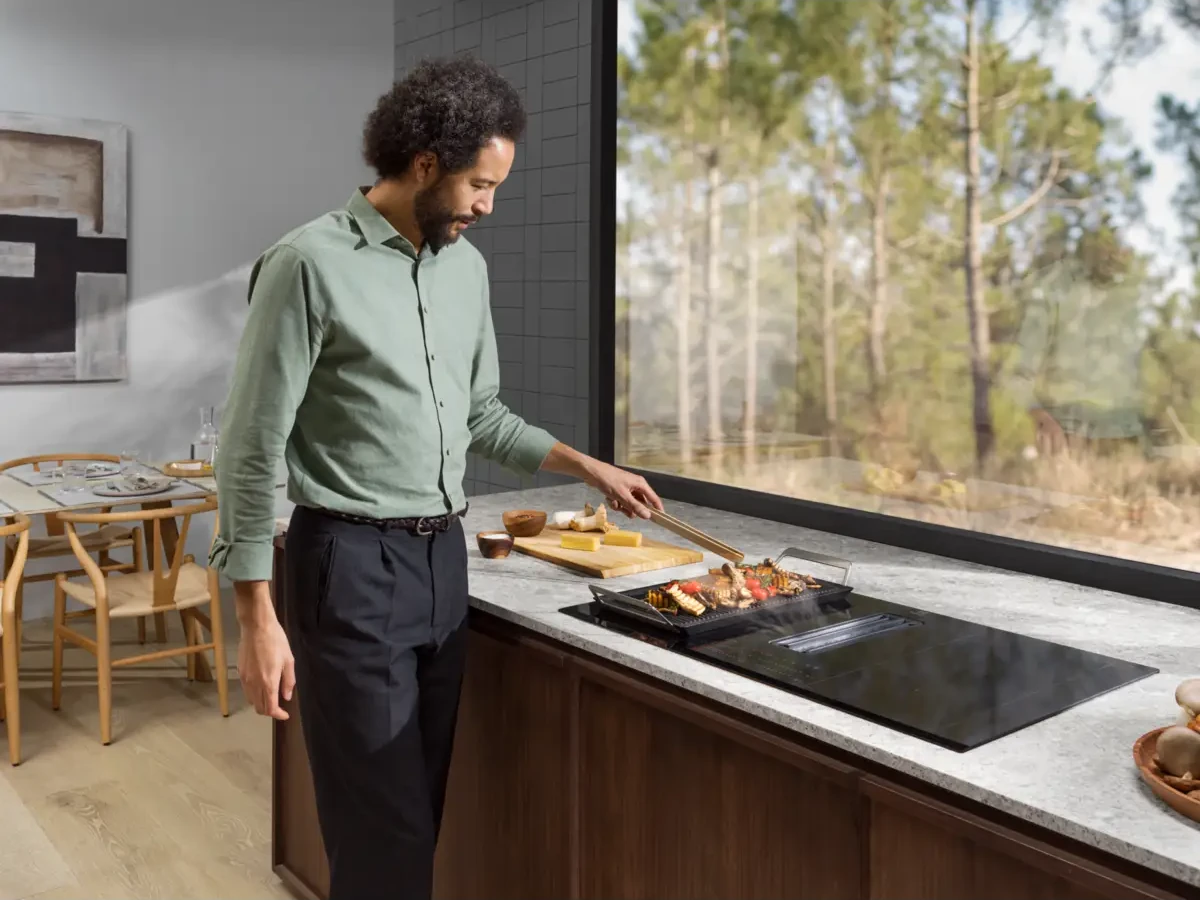 Electrolux KCC84453CK induktsioonpliit integreeritud õhupuhastiga