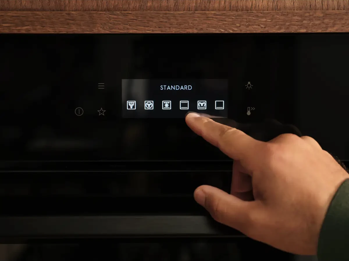 Electrolux EXCite puutetundlik TFT-ekraan lihtsaks ahju seadistamiseks