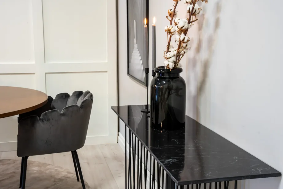 Ümmargune söögilaud Copenhagen koos Limhamn sametist tugitoolidega (pruun laud, hallid toolid, Ø140 cm), GR19324 – 9