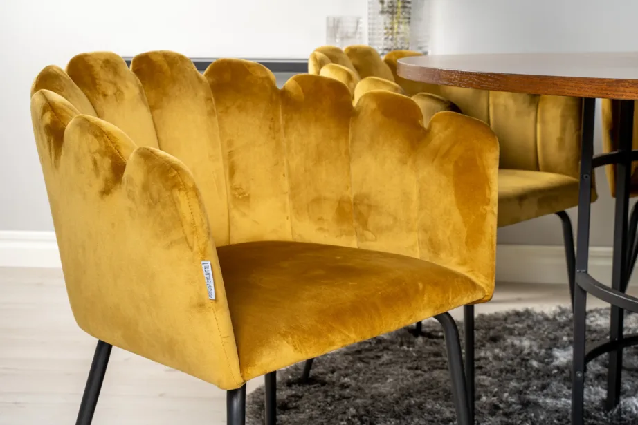 Ümmargune söögilauakomplekt Copenhagen pruuni laua ja sametist kollaste Limhamn toolidega, GR19330 – 7