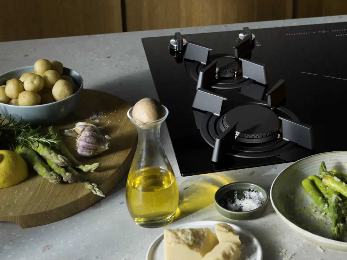 Electrolux KDI641723K kombineeritud gaasi- ja induktsioonpliidiplaat erinevateks toiduvalmistamise vajadusteks