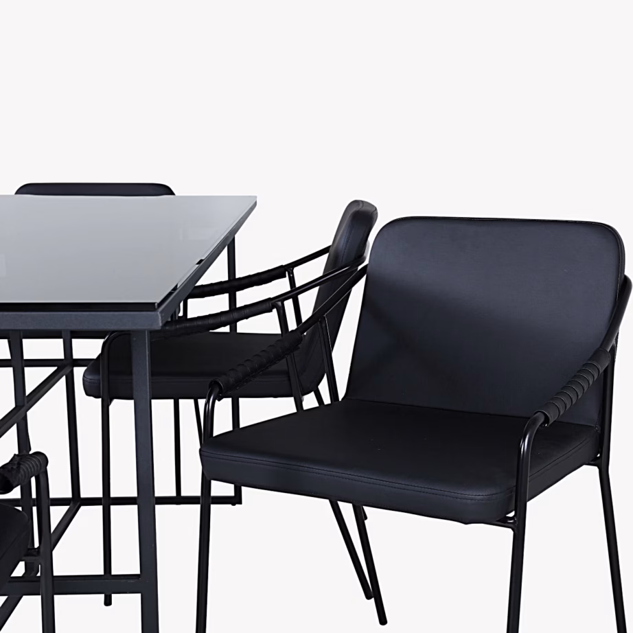 Leif suitsumusta klaasplaadiga söögilaud ja mustast kunstnahast toolid, GR22137 – 4