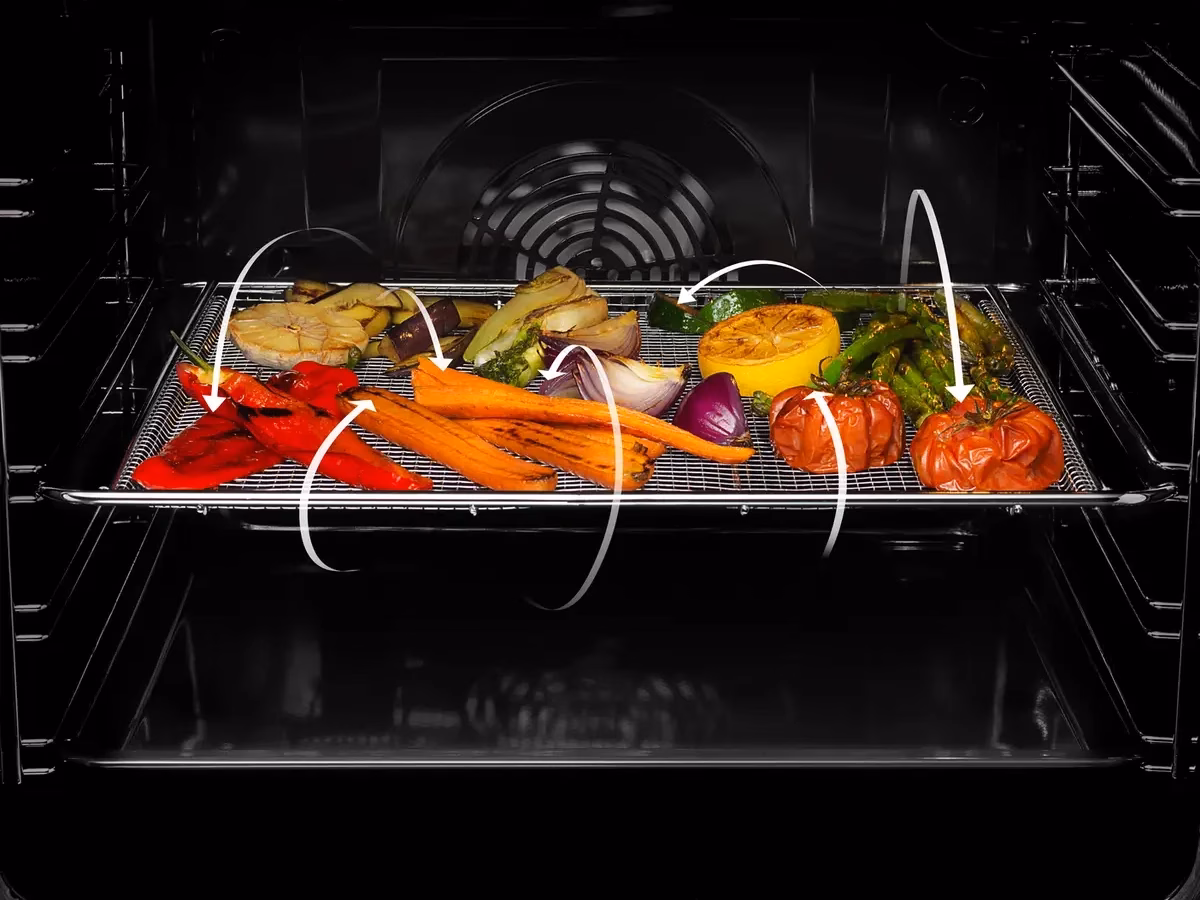 AirFry funktsiooniga AEG ahjus valmistuv krõbe toit ilma õlita