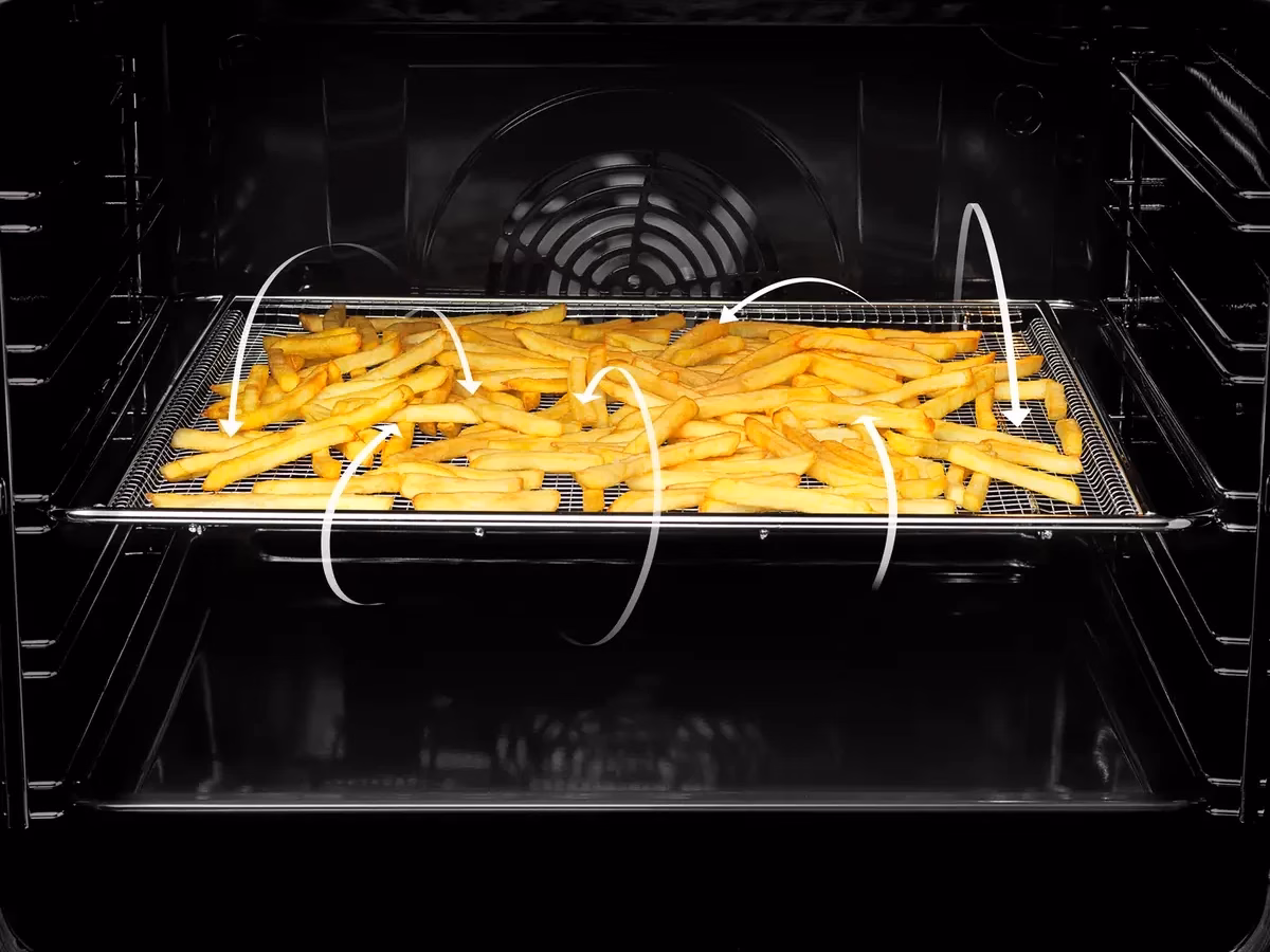 AirFry funktsiooniga valmistatud krõbedad friikartulid ja köögiviljad AEG ahjus