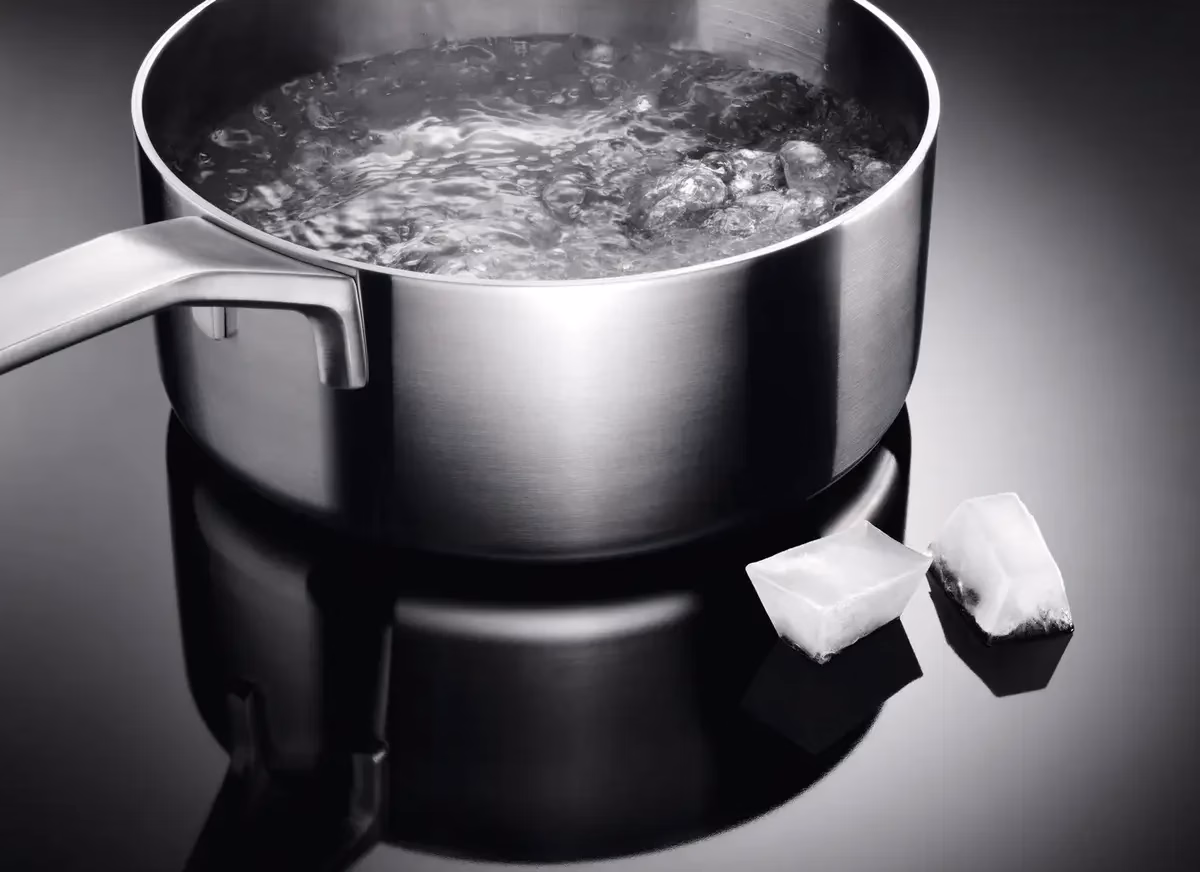 AEG induktsioonpliidi kiire ja täpne kuumenemine