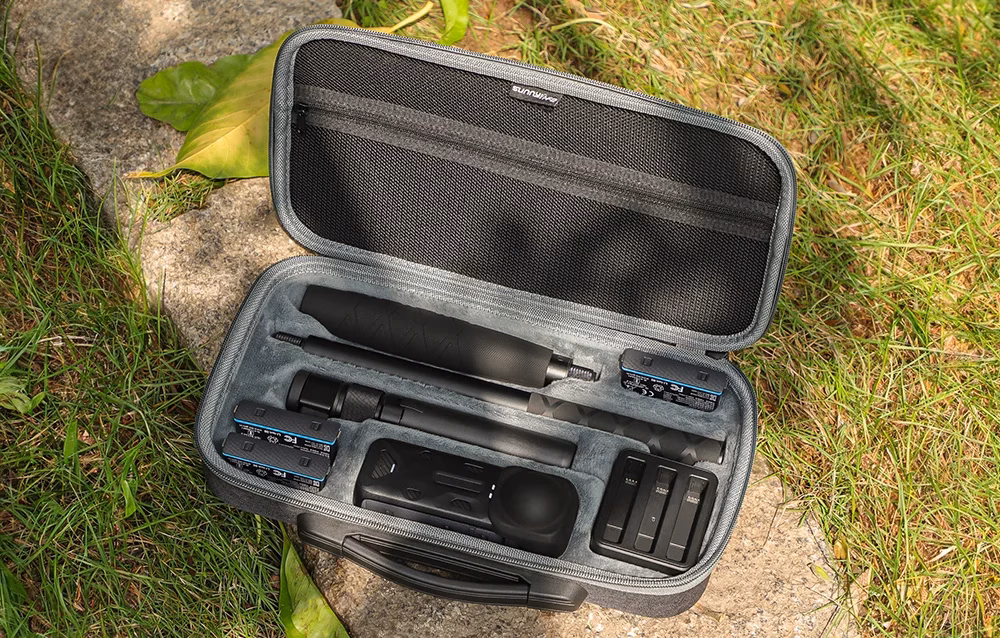 Kandekohver Insta360 X4 kaamerale koos vormitud pesadega tarvikute jaoks