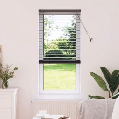 Must alumiiniumist Veneetsia ruloo, 175 x 60 cm