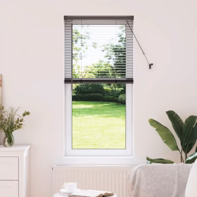 Must alumiiniumist Veneetsia ruloo, 60 x 130 cm