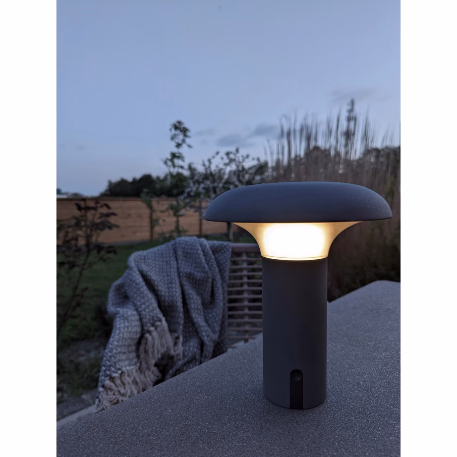 Laetav hall LED-õuelamp USB-telefonilaadijaga Ramsey, 17 x 21 cm – 5