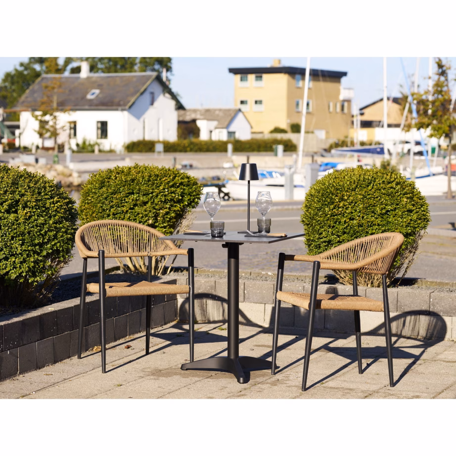 PE-rotangist aiasöögitool musta alumiiniumraamiga Canari – 5