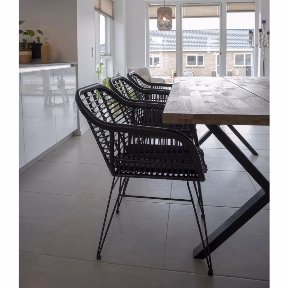 PE-rotangist aiatugitool istmepadja ja mustade metalljalgadega Trieste – 8