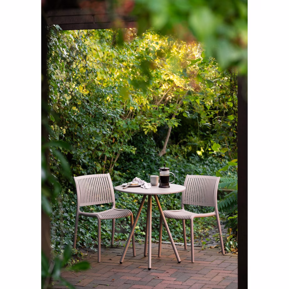 Polüpropüleenist söögitool Manzano, virnastatav, taupe toonis – 2