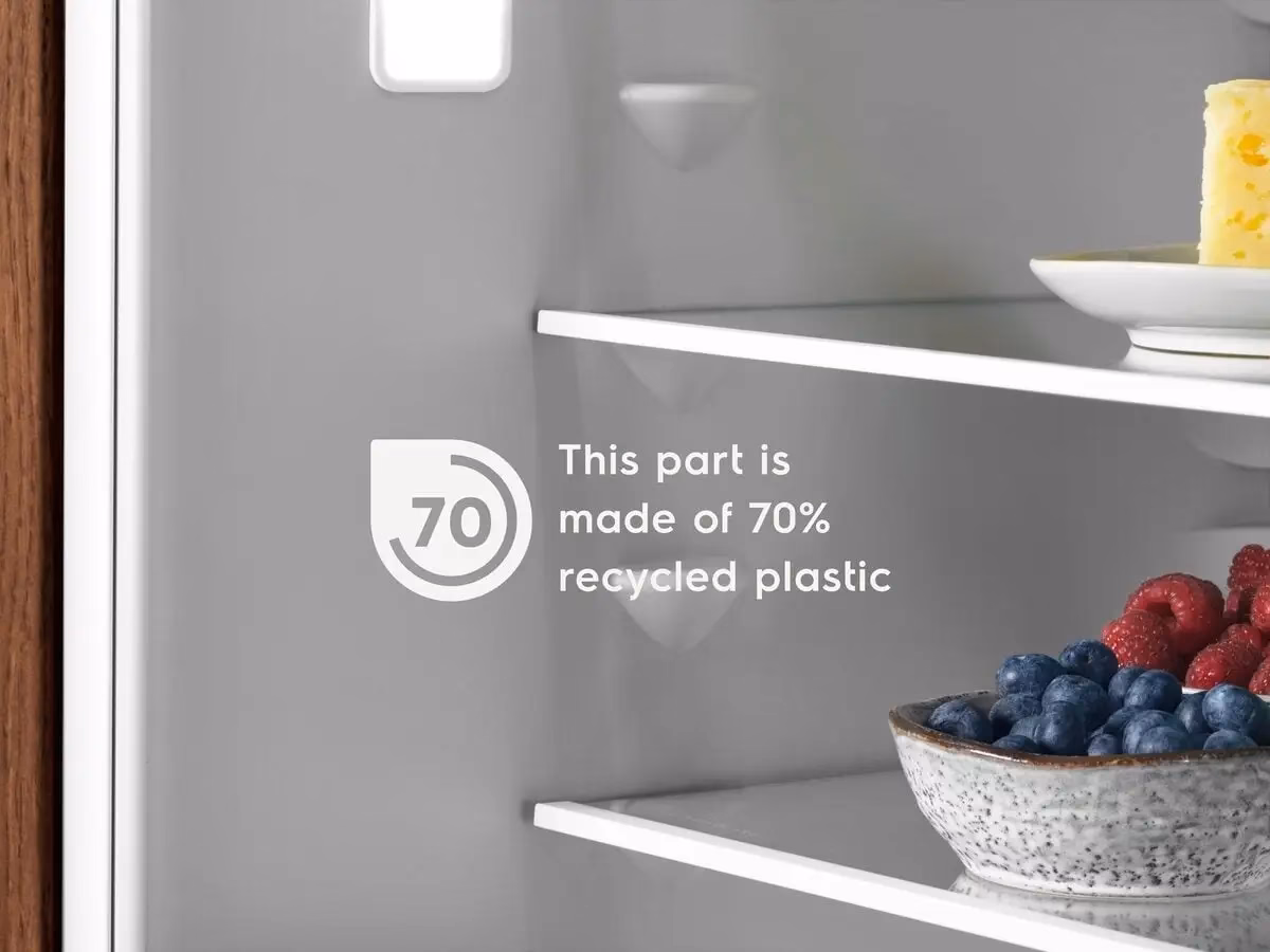 Külmik-sügavkülmik taaskasutatud plastiga