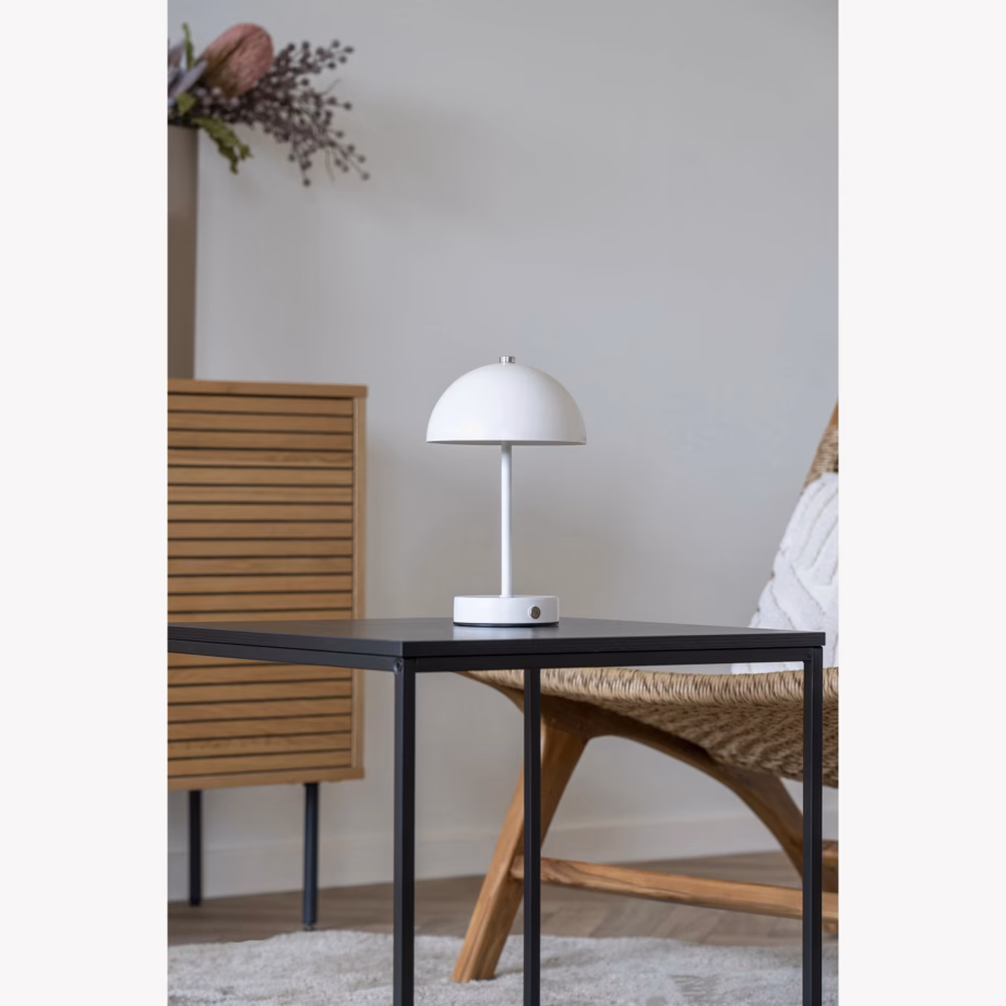 Laetav valge metallist laualamp USB-C ja 3 valgusastmega Holt - 4
