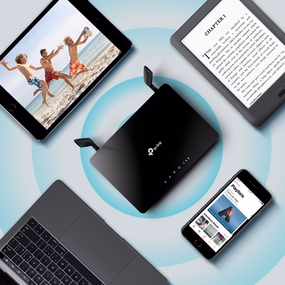 TP-Link Archer MR402 laual tahvelarvuti, e-luger, sülearvuti ja telefoni keskel