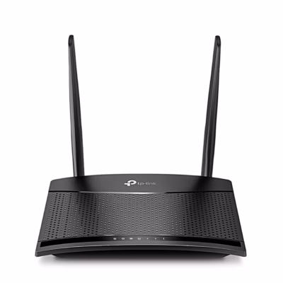 Must TP-Link TL-MR100P 4G-ruuter kahe püstise antenniga eestvaates
