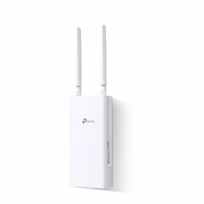 Valge TP-Link Archer MR402-Outdoor 4G-väliruuter kahe antenniga poolviltu eestvaates