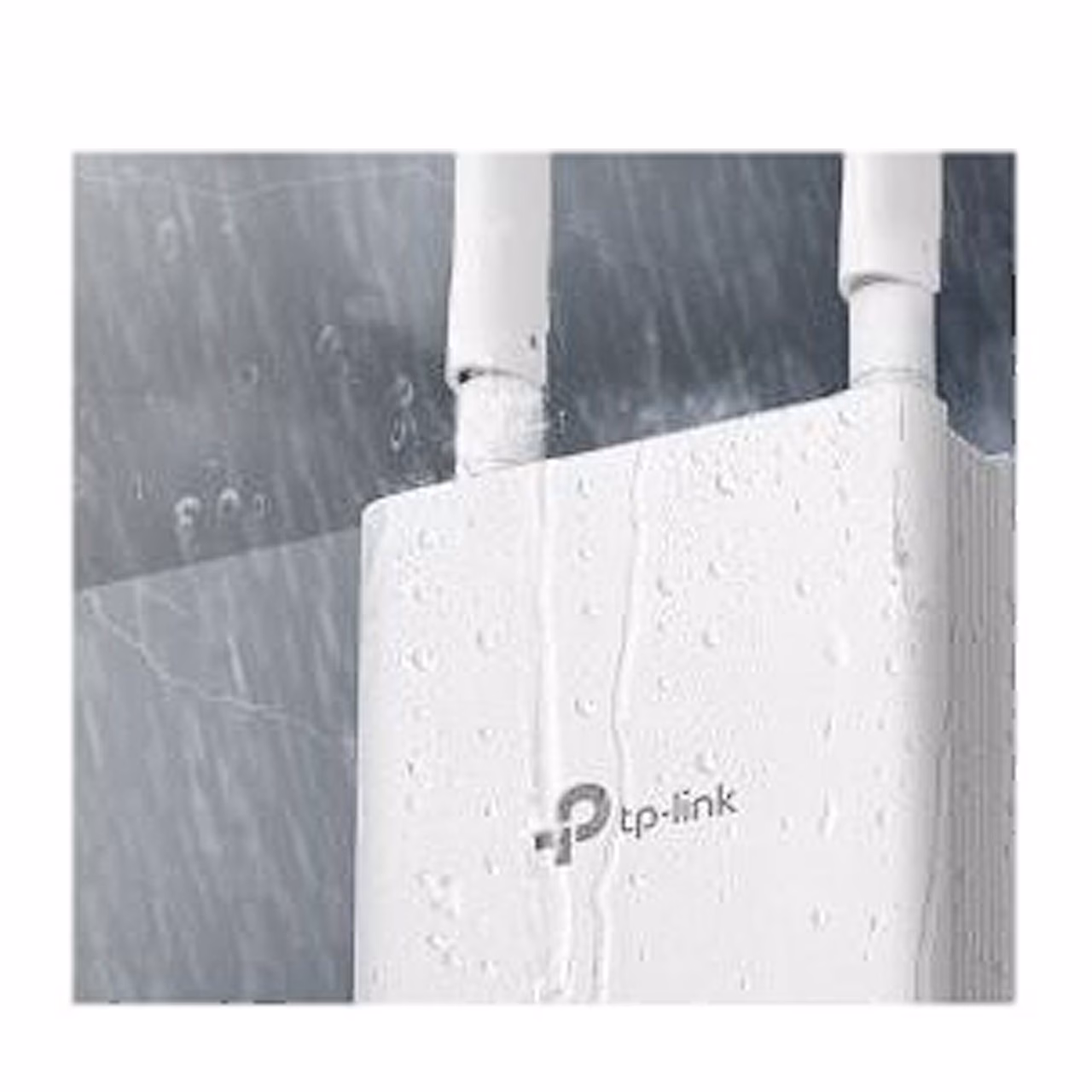 Vihmapiiskadega kaetud TP-Link Archer MR402-Outdoor korpus ja antennide alused