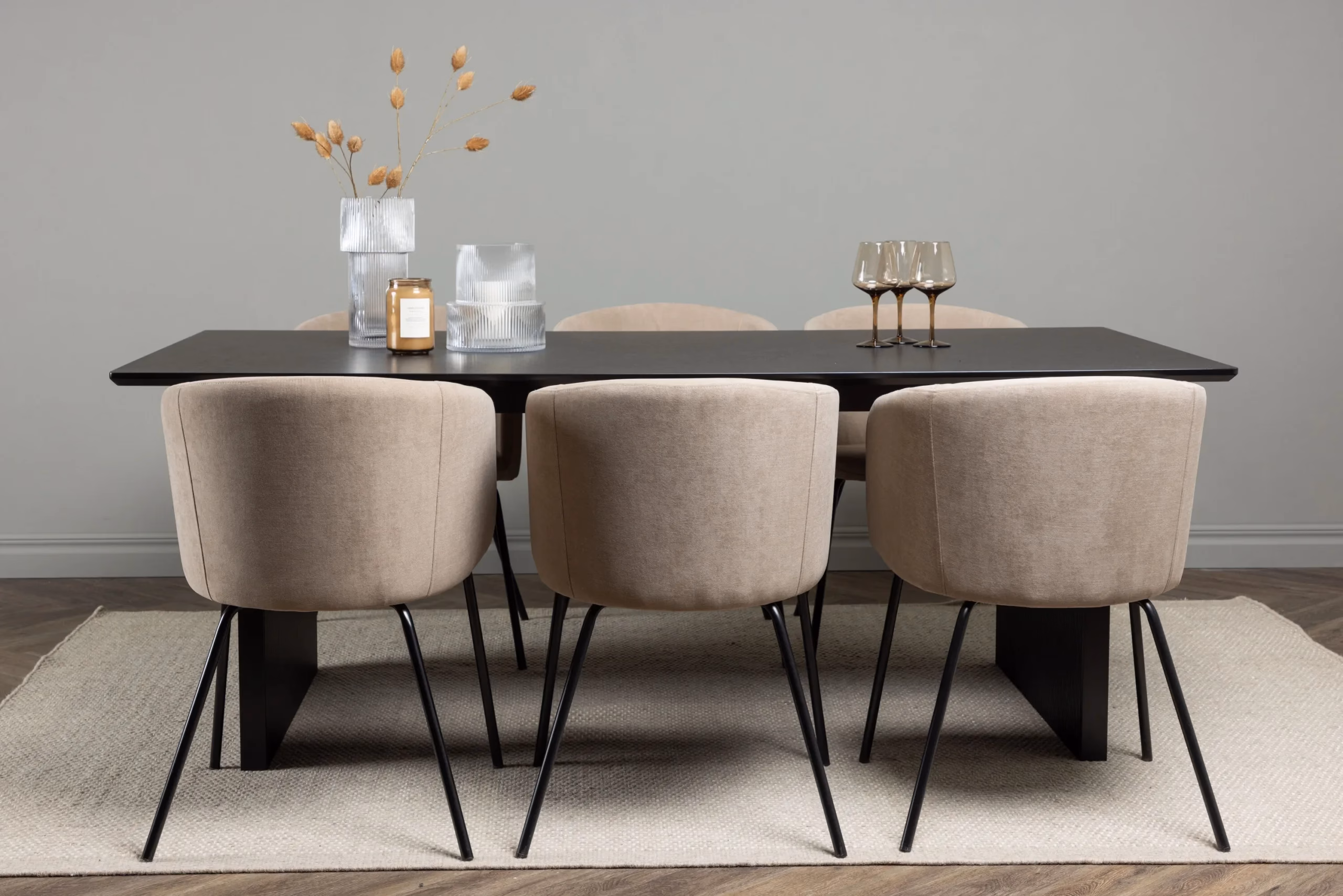 Söögitoakomplekt Vail must MDF laud ja beežid Berit toolid (6 tk) - GR22907
