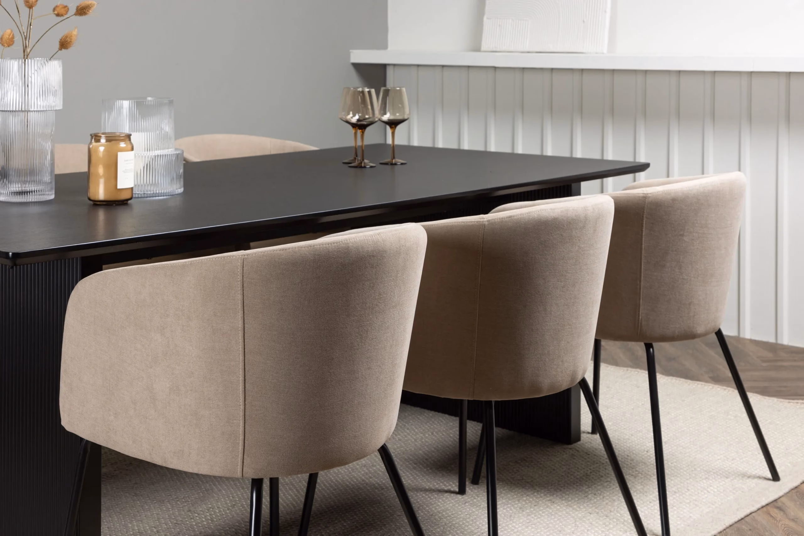 Söögitoakomplekt Vail must MDF laud ja beežid Berit toolid (6 tk) - GR22907