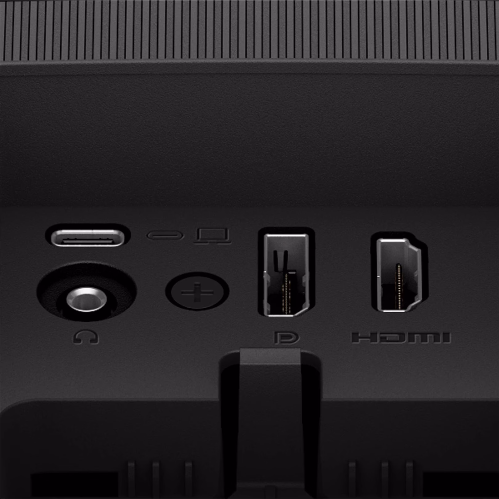 BenQ GW2490C monitori ühenduspordid lähivaates: USB-C, DisplayPort ja HDMI
