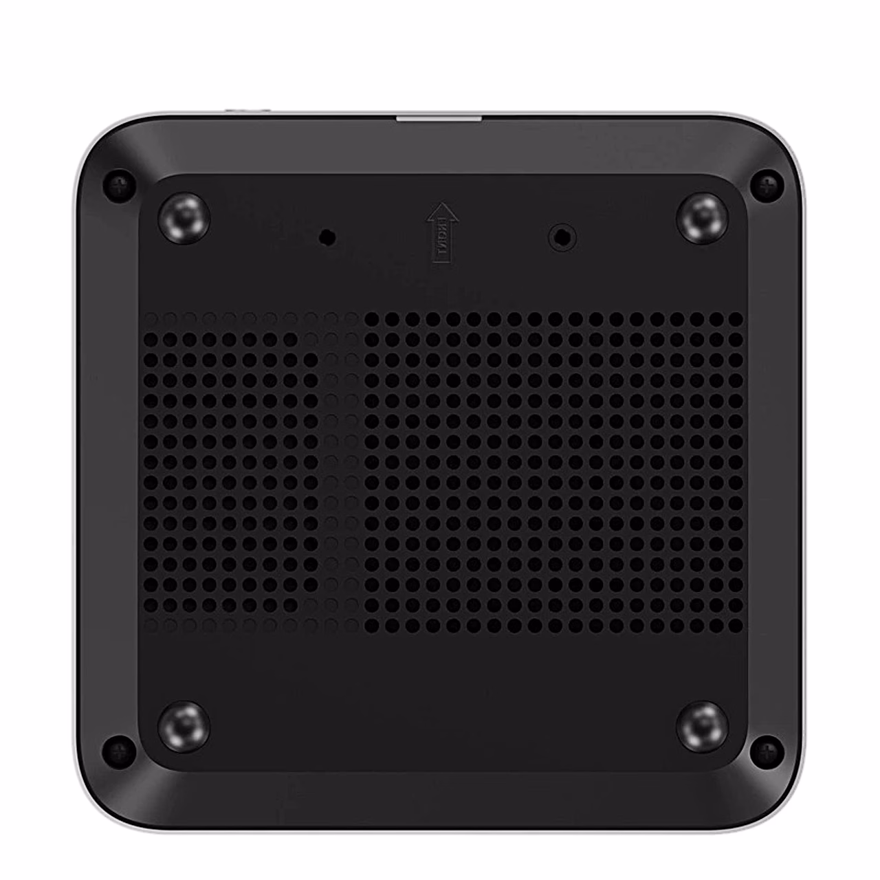 Minisforum X1-470 miniarvuti põhi ventilatsiooniavade ja nelja kruviga