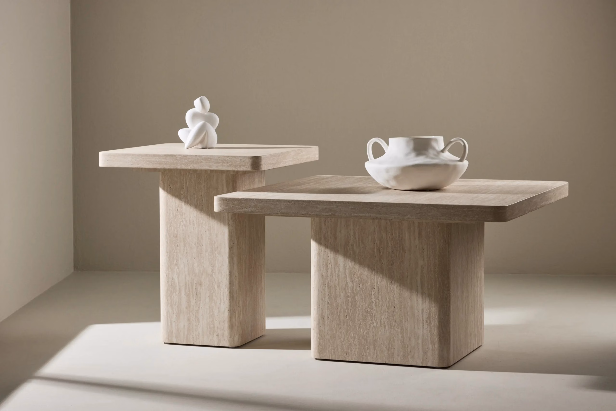 Beež ruudukujuline diivanilauakomplekt Qvart, travertiinimustriga MDF, GR24624