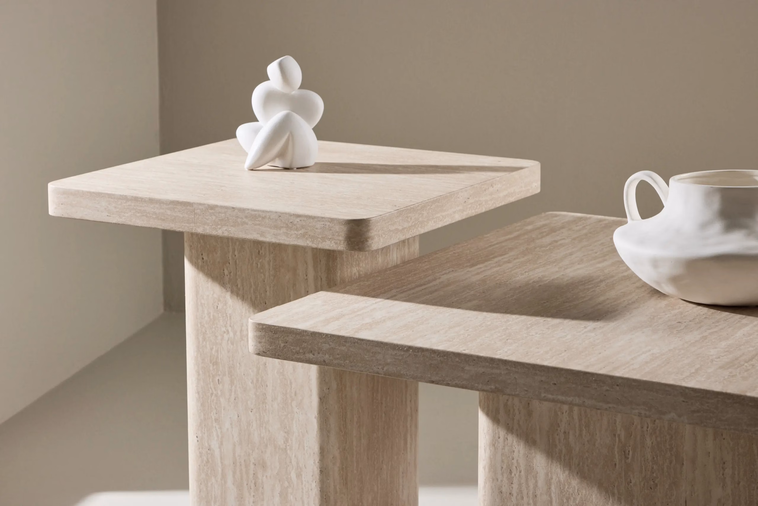 Beež ruudukujuline diivanilauakomplekt Qvart, travertiinimustriga MDF, GR24624
