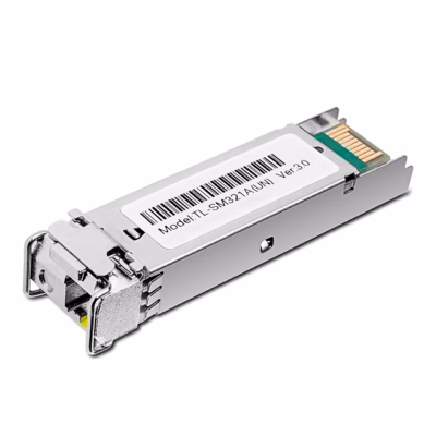SFP-moodul TP-Link TL-SM321A nurga alt, kollase otsaga LC-pesa ja kontaktid