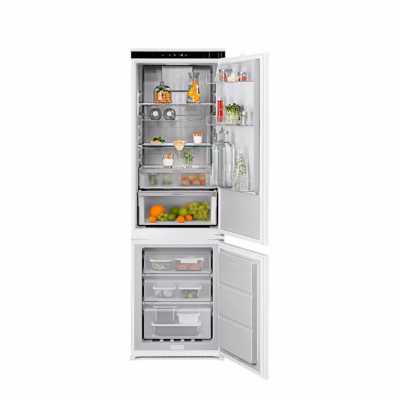 Integreeritav külmik Electrolux E8MNGC18S avatud ustega, ülal külmikuosa ja all sügavkülma sahtlid