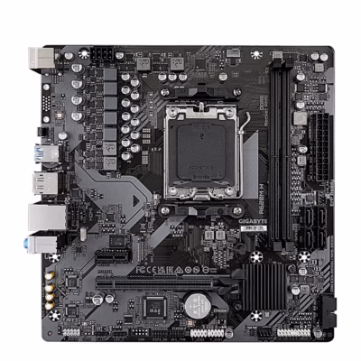 Gigabyte A620M H emaplaat ülaltvaates AM5-sokli ja mälupesadega
