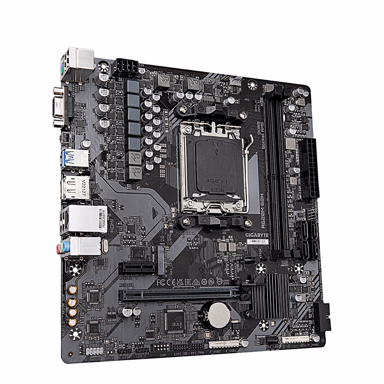 Gigabyte A620M S2H emaplaadi AM5-sokkel ja PCIe x16 pesa lähemalt