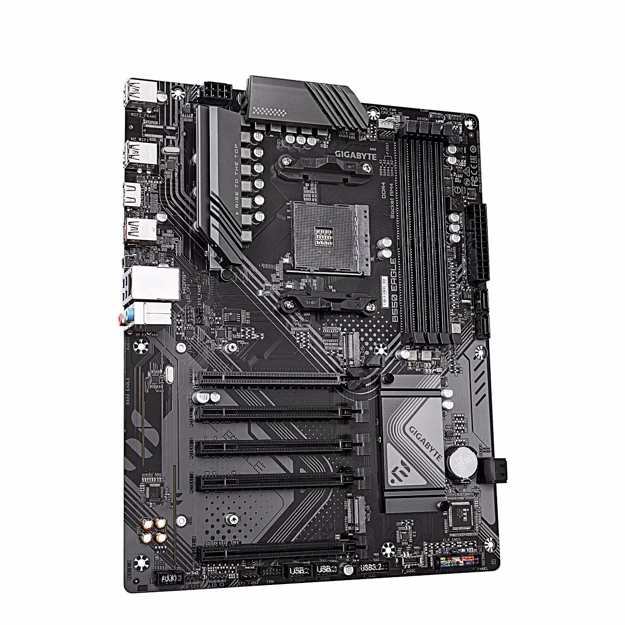 Gigabyte B550 EAGLE emaplaat nurga alt koos PCIe-laienduspesadega