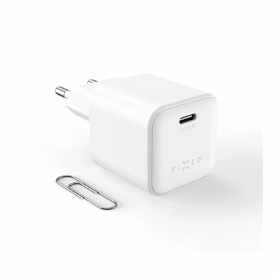 Valge GaN-seinalaadija FIXED Mini USB-C-pordiga, suuruse võrdluseks kirjaklamber